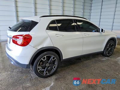 Trzecie zdjęcie samochodu z tyłu: 2020 MERCEDES-BENZ GLA 250 VIN:WDCTG4EBXLU027613 - miniatura