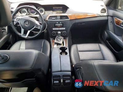 Zdjęcie 8 z 12 samochodu: 2013 MERCEDES-BENZ C 250 VIN:WDDGF4HB1DR245097 - miniatura