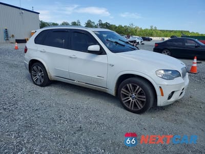 Czwarte zdjęcie samochodu z boku: 2013 BMW X5 XDRIVE50I VIN:5UXZV8C52DL426919 - miniatura