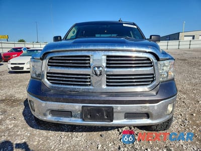 Piąte zdjęcie samochodu w środku: 2018 RAM 1500 SLT VIN:3C6RR7LT6JG143504 - miniatura