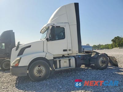 Drugie zdjęcie samochodu z przodu: 2018 VOLVO VNL SEMI TRUCK VIN:4V4N39TG5JN892460 - miniatura