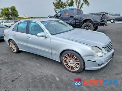 Czwarte zdjęcie samochodu z boku: 2008 MERCEDES-BENZ E 350 VIN:WDBUF56X78B327396 - miniatura