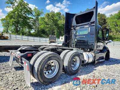 Czwarte zdjęcie samochodu z boku: 2025 VOLVO VNL SEMI TRUCK VIN:4V4NC9EH2SN682731 - miniatura