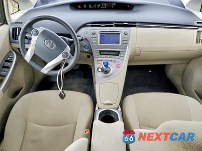 Zdjęcie 8 z 11 samochodu: 2015 TOYOTA PRIUS TWO VIN:JTDKN3DU3F1892837 - miniatura