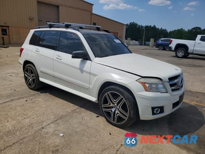 Czwarte zdjęcie samochodu z boku: 2010 MERCEDES-BENZ GLK 350 4MATIC VIN:WDCGG8HB5AF498929 - miniatura