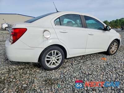 Trzecie zdjęcie samochodu z tyłu: 2013 CHEVROLET SONIC LT VIN:1G1JC5SH4D4136845 - miniatura