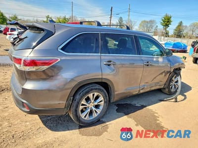 Trzecie zdjęcie samochodu z tyłu: 2015 TOYOTA HIGHLANDER XLE VIN:5TDJKRFHXFS109992 - miniatura