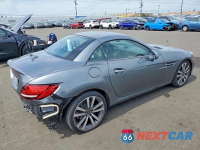 Trzecie zdjęcie samochodu z tyłu: 2020 MERCEDES-BENZ SLC 300 VIN:WDDPK3JA1LF167010 - miniatura