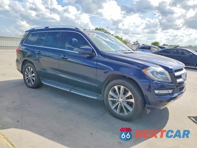 Czwarte zdjęcie samochodu z boku: 2013 MERCEDES-BENZ GL 350 BLUETEC VIN:4JGDF2EE7DA214057 - miniatura