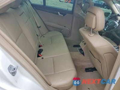 Zdjęcie 10 z 11 samochodu: 2014 MERCEDES-BENZ C 250 VIN:WDDGF4HB8EG256594 - miniatura