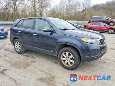 Czwarte zdjęcie samochodu z boku: 2012 KIA SORENTO LX VIN:5XYKTCA69CG274798 - miniatura