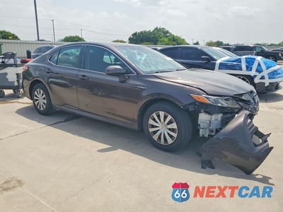 Czwarte zdjęcie samochodu z boku: 2018 TOYOTA CAMRY LE VIN:4T1B31HK0JU502993 - miniatura
