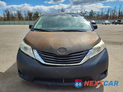 Piąte zdjęcie samochodu w środku: 2015 TOYOTA SIENNA LE VIN:5TDKK3DC3FS577782 - miniatura