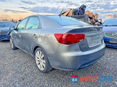 Trzecie zdjęcie samochodu z tyłu: 2011 KIA FORTE SX VIN:KNAFW4A30B5334170 - miniatura