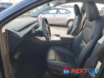 Zdjęcie 7 z 14 samochodu: 2026 TESLA MODEL Y VIN:7SAYGDED0TF452024 - miniatura