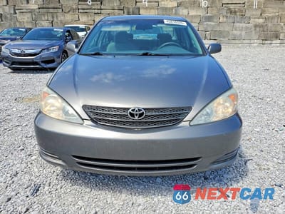 Piąte zdjęcie samochodu w środku: 2003 TOYOTA CAMRY LE VIN:4T1BE32K13U704985 - miniatura
