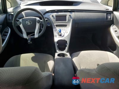 Zdjęcie 8 z 12 samochodu: 2014 TOYOTA PRIUS TWO VIN:JTDKN3DU1E0357171 - miniatura