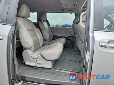 Zdjęcie 11 z 14 samochodu: 2017 TOYOTA SIENNA XLE PREMIUM 7-PASSENGER VIN:5TDDZ3DCXHS175605 - miniatura