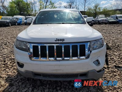 Piąte zdjęcie samochodu w środku: 2013 JEEP GRAND CHEROKEE LAREDO VIN:1C4RJFAT7DC586958 - miniatura
