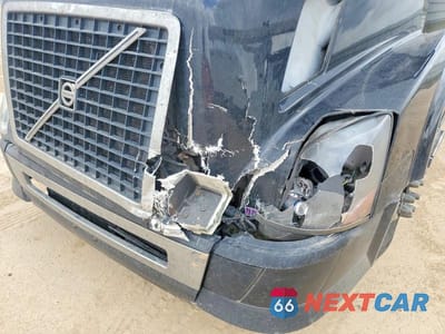 Zdjęcie 9 z 10 samochodu: 2016 VOLVO VNL SEMI TRUCK VIN:4V4NC9EG8GN933590 - miniatura