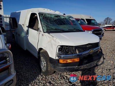 Czwarte zdjęcie samochodu z boku: 2021 CHEVROLET EXPRESS G3500 UTILITY * PRI FLEET * VIN:1GB0GRF73M1307851 - miniatura