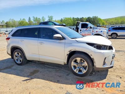 Czwarte zdjęcie samochodu z boku: 2019 TOYOTA HIGHLANDER LIMITED VIN:5TDDZRFH8KS956576 - miniatura