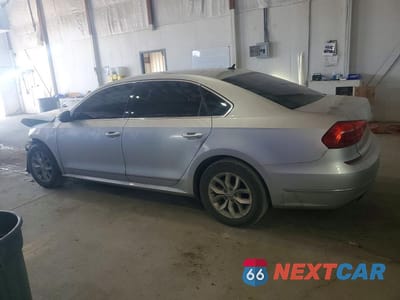 Drugie zdjęcie samochodu z przodu: 2016 VOLKSWAGEN PASSAT S VIN:1VWAT7A39GC020363 - miniatura