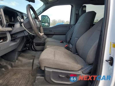 Zdjęcie 7 z 12 samochodu: 2024 FORD F350 XL DRW 4WD 6.7L V8 TDSL CREW CAB VIN:1FT8W3DT6RED40471 - miniatura