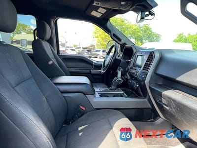 Piąte zdjęcie samochodu w środku: 2019 FORD F150 SUPERCREW VIN:1FTFW1E44KFC68933 - miniatura