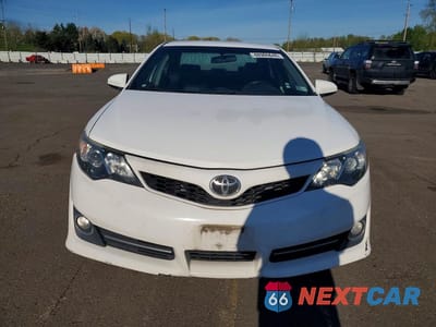 Piąte zdjęcie samochodu w środku: 2014 TOYOTA CAMRY SE VIN:4T1BF1FK9EU769551 - miniatura