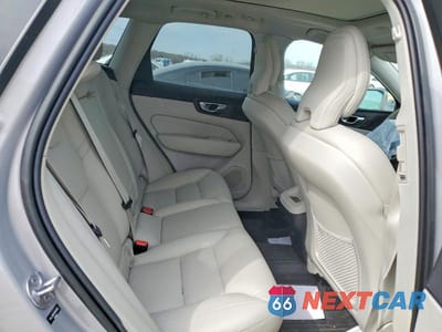 Zdjęcie 10 z 12 samochodu: 2022 VOLVO XC60 B5 MOMENTUM VIN:YV4L12RK4N1064888 - miniatura