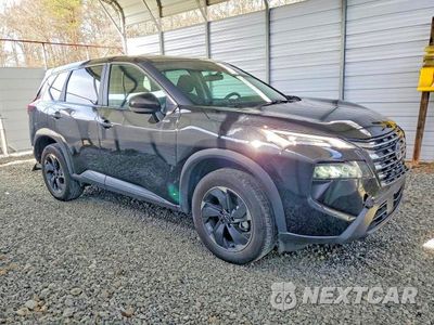Czwarte zdjęcie samochodu z boku: 2025 NISSAN ROGUE SV VIN:5N1BT3BA8SC818208 - miniatura
