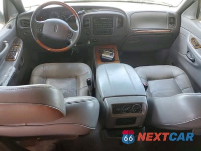 Zdjęcie 8 z 12 samochodu: 2002 LINCOLN NAVIGATOR VIN:5LMFU28R71LJ22036 - miniatura