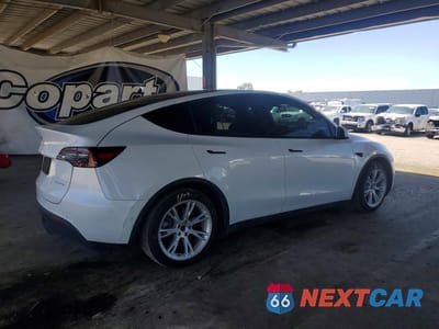 Trzecie zdjęcie samochodu z tyłu: 2021 TESLA MODEL Y VIN:5YJYGAEE8MF252014 - miniatura