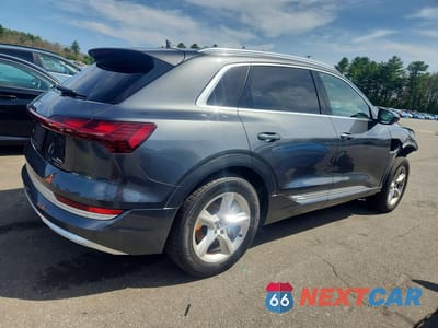 Trzecie zdjęcie samochodu z tyłu: 2019 AUDI E-TRON PRESTIGE VIN:WA1VAAGE3KB006838 - miniatura