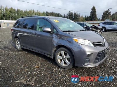 Czwarte zdjęcie samochodu z boku: 2018 TOYOTA SIENNA LE VIN:5TDKZ3DC0JS949194 - miniatura