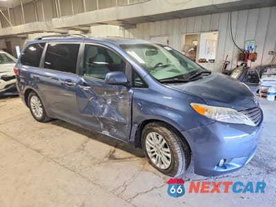 Czwarte zdjęcie samochodu z boku: 2016 TOYOTA SIENNA XLE PREMIUM 8-PASSENGER VIN:5TDYK3DC0GS745258 - miniatura