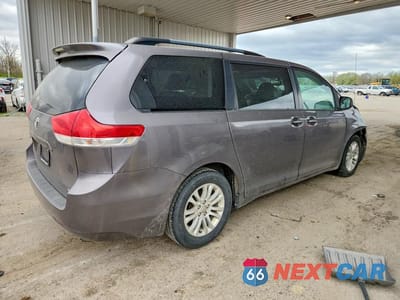 Trzecie zdjęcie samochodu z tyłu: 2014 TOYOTA SIENNA XLE 8-PASSENGER VIN:5TDYK3DC3ES512343 - miniatura