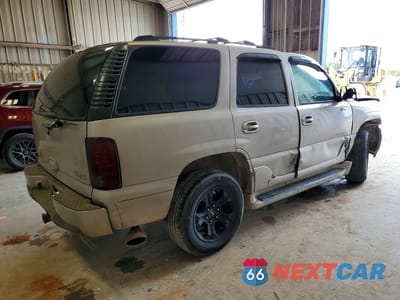 Trzecie zdjęcie samochodu z tyłu: 2004 GMC YUKON DENALI VIN:1GKEK63U04J165102 - miniatura