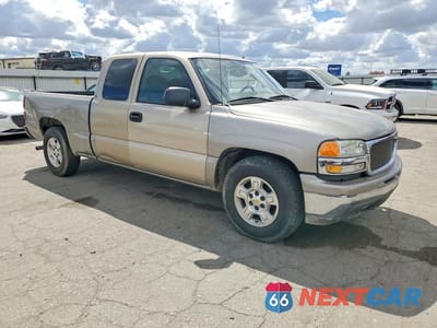 Czwarte zdjęcie samochodu z boku: 2002 GMC NEW SIERRA C1500 VIN:2GTEC19T121153915 - miniatura