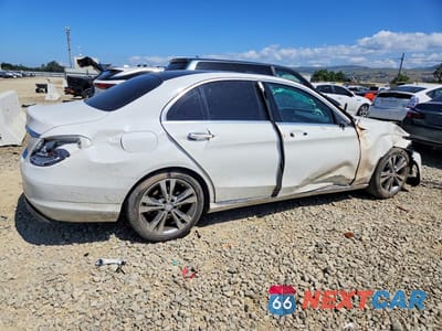 Trzecie zdjęcie samochodu z tyłu: 2017 MERCEDES-BENZ C300 VIN:55SWF4JB4HU196407 - miniatura