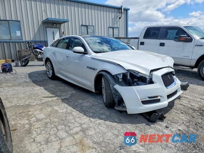 Czwarte zdjęcie samochodu z boku: 2018 JAGUAR XJ R - SPORT VIN:SAJWJ1CD5J8W13909 - miniatura
