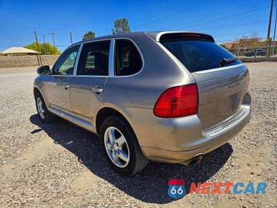 Trzecie zdjęcie samochodu z tyłu: 2005 PORSCHE CAYENNE VIN:WP1AA29P85LA25570 - miniatura