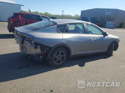 Trzecie zdjęcie samochodu z tyłu: 2025 KIA K4 LXS VIN:3KPFT4DE5SE100782 - miniatura