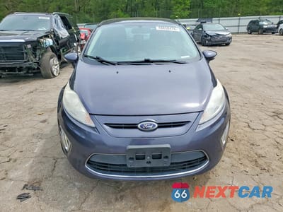 Piąte zdjęcie samochodu w środku: 2013 FORD FIESTA TITANIUM VIN:3FADP4FJ3DM173380 - miniatura