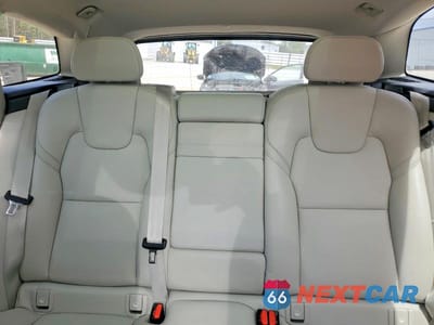 Zdjęcie 10 z 13 samochodu: 2021 VOLVO XC60 T5 MOMENTUM VIN:YV4102DK5M1684164 - miniatura