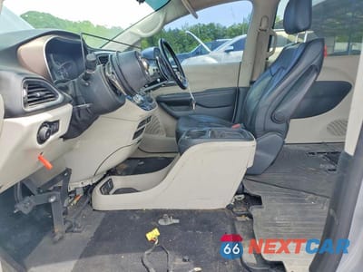 Zdjęcie 7 z 12 samochodu: 2017 CHRYSLER PACIFICA TOURING L VIN:2C4RC1BG3HR668181 - miniatura