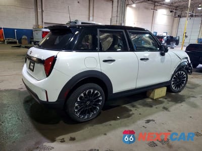Trzecie zdjęcie samochodu z tyłu: 2025 MINI COOPER S VIN:WMW53GD08S2W88625 - miniatura