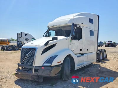 Drugie zdjęcie samochodu z przodu: 2023 VOLVO VN VNL VIN:4V4NC9EH2PN329879 - miniatura