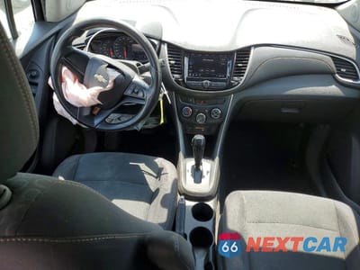 Zdjęcie 8 z 13 samochodu: 2019 CHEVROLET TRAX LS VIN:3GNCJNSB3KL211602 - miniatura